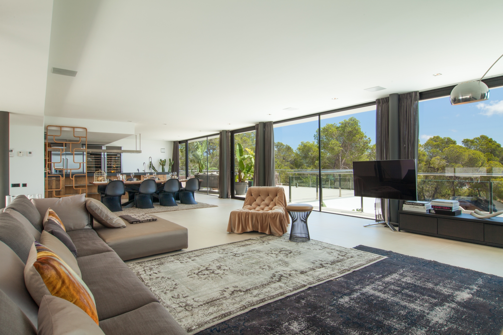 Charlize, Es Cubells 40