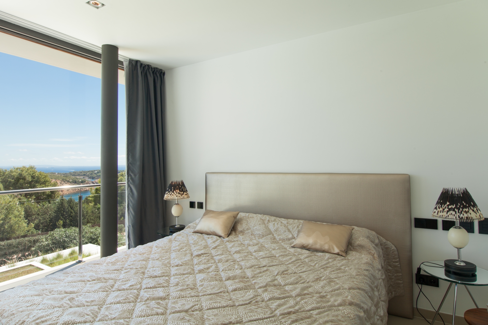 Charlize, Es Cubells 45