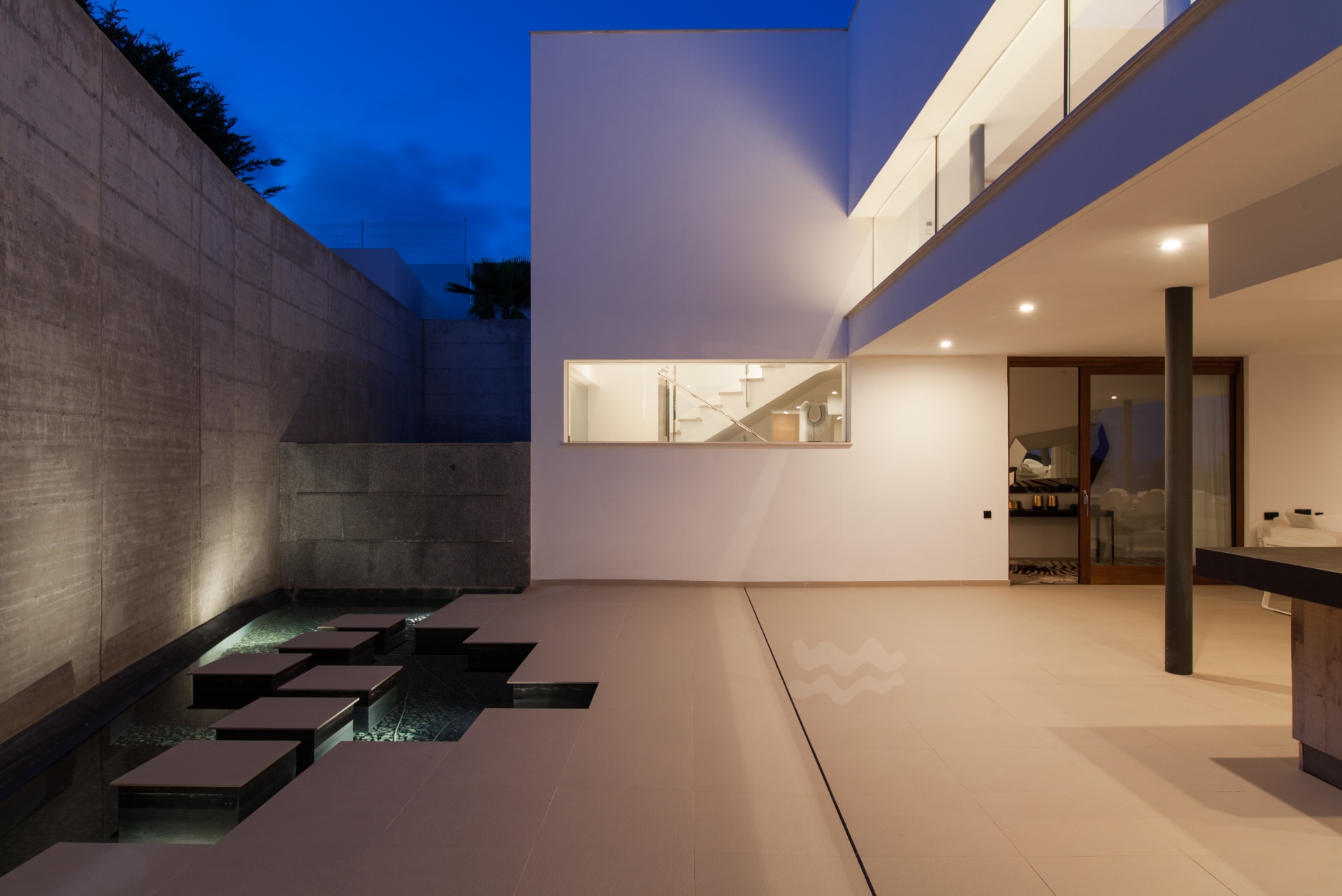 Charlize, Es Cubells 54