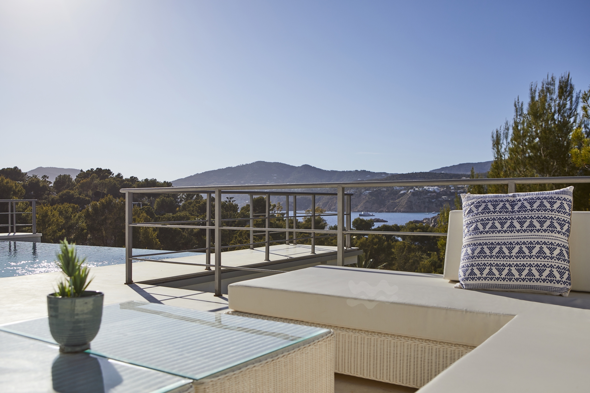 Bonnie, Cala Jondal 7