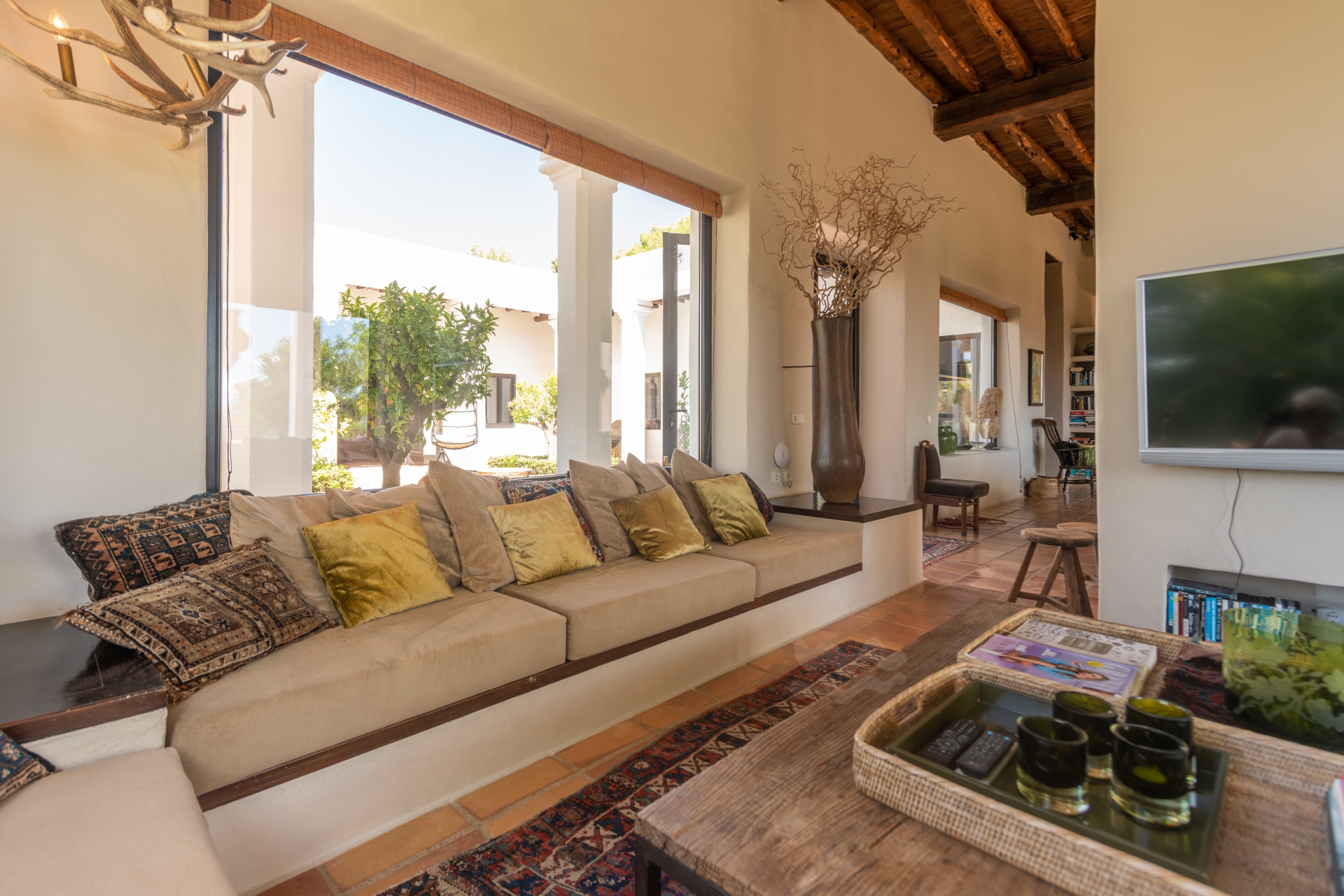 Nuria, Santa Gertrudis 16