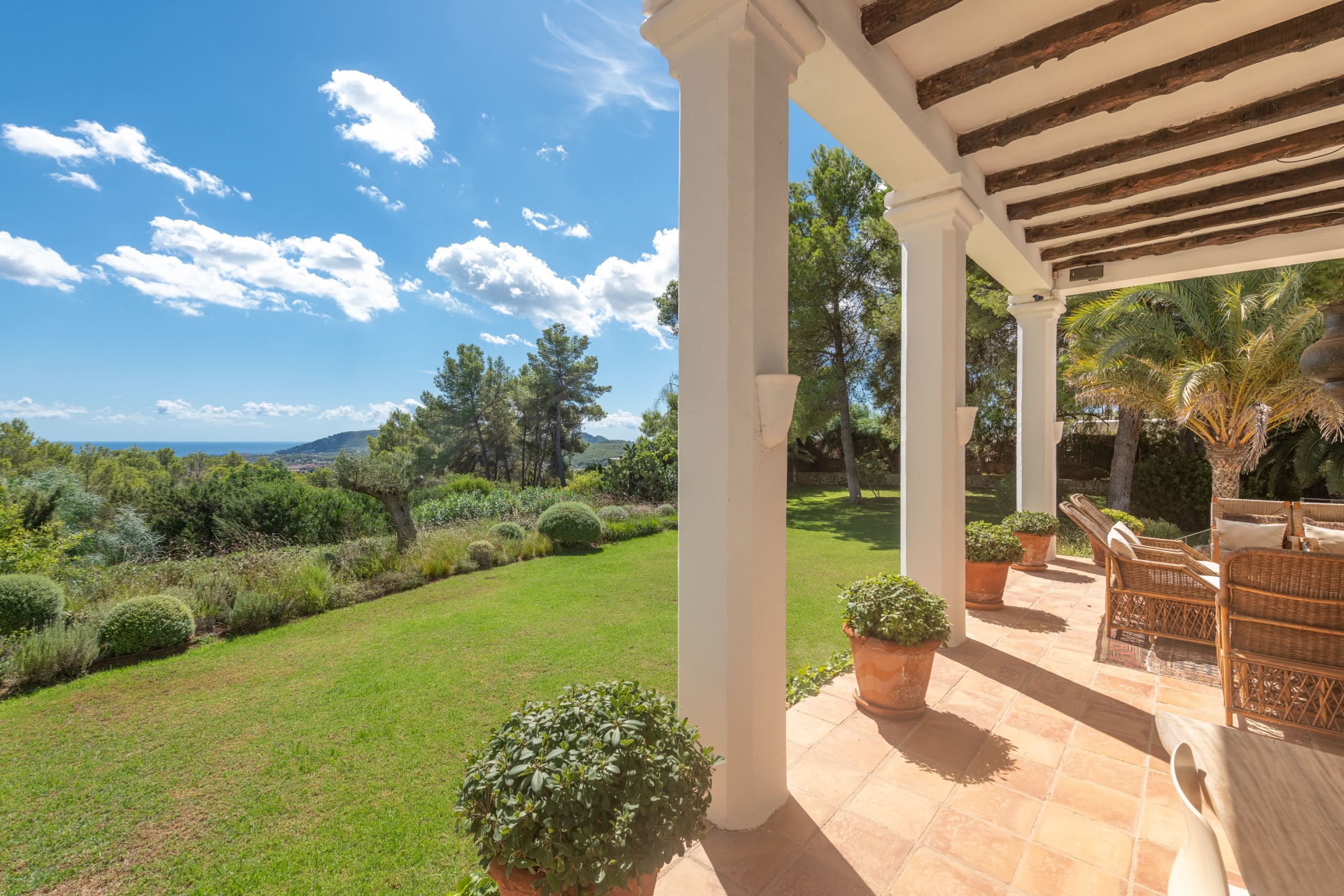 Nuria, Santa Gertrudis 9