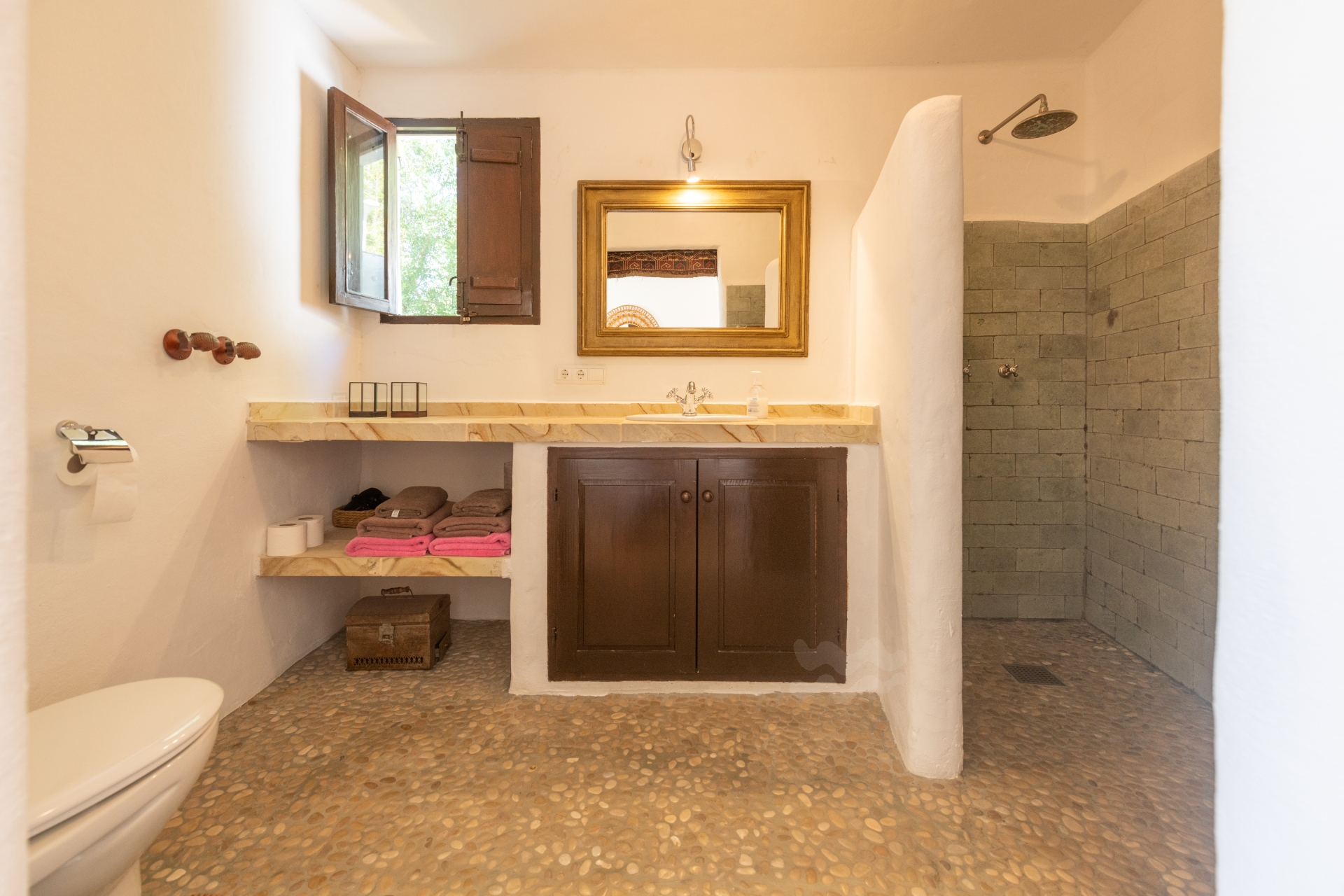 Nuria, Santa Gertrudis 38