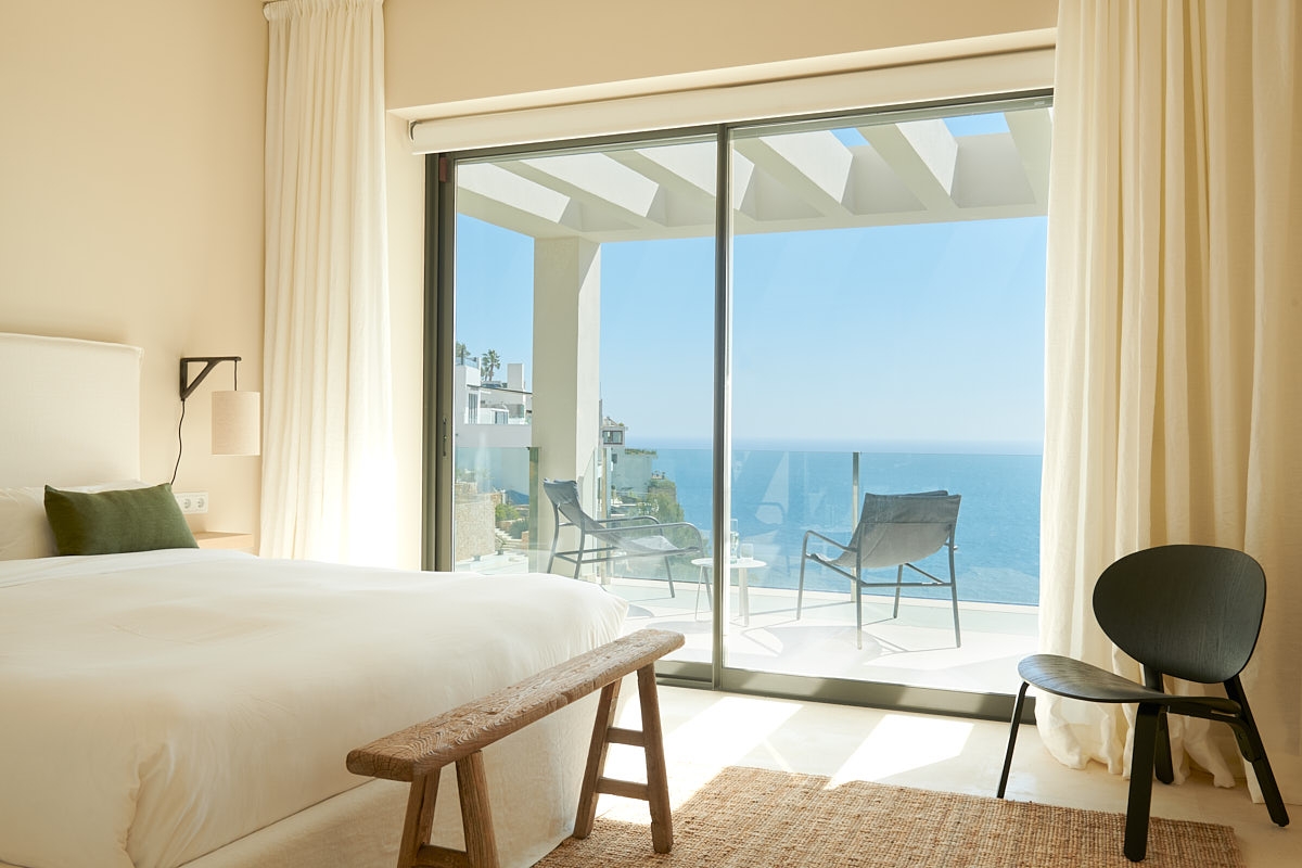 Emilia, Roca Llisa 59